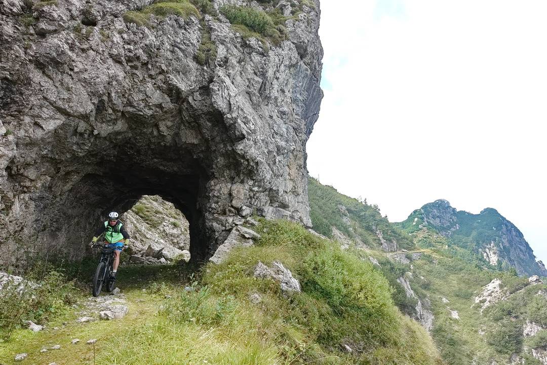 Abfahrt von Bocca Campei - zunächst fahrbarer Tunnel