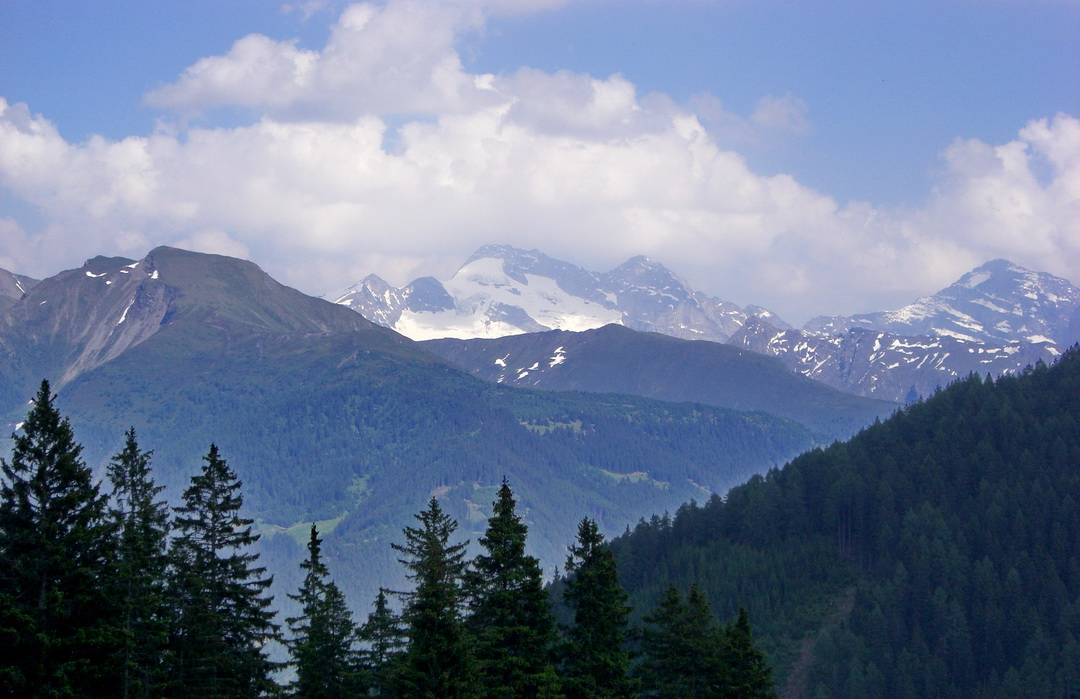 Blick von Maria Waldrast in Richtung Tuxer Alpen