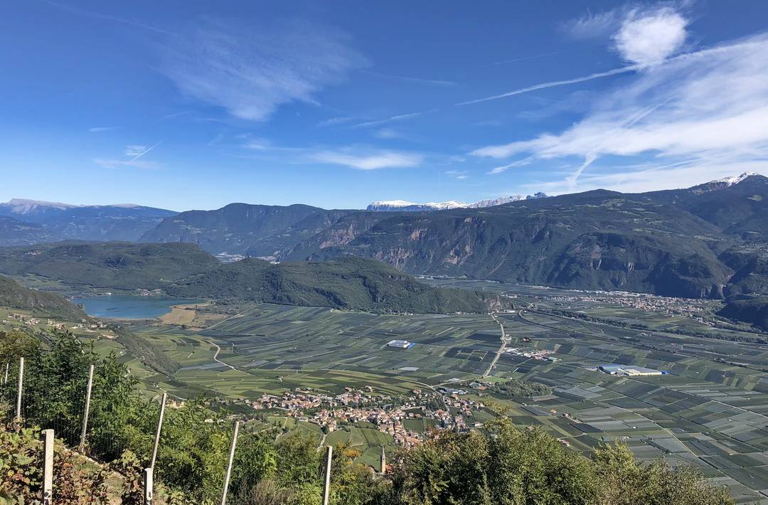 Von Kaltern aus schraubt man sich bis Graun langsam in die Höhe mit schönen Panoramablicken ins Südtiroler Unterland.