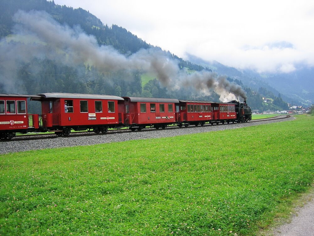 Zillertalbahn: Fahrt mit einer historischen Dampflok