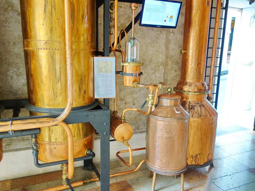 Historischer Destillierapparat für Grappa