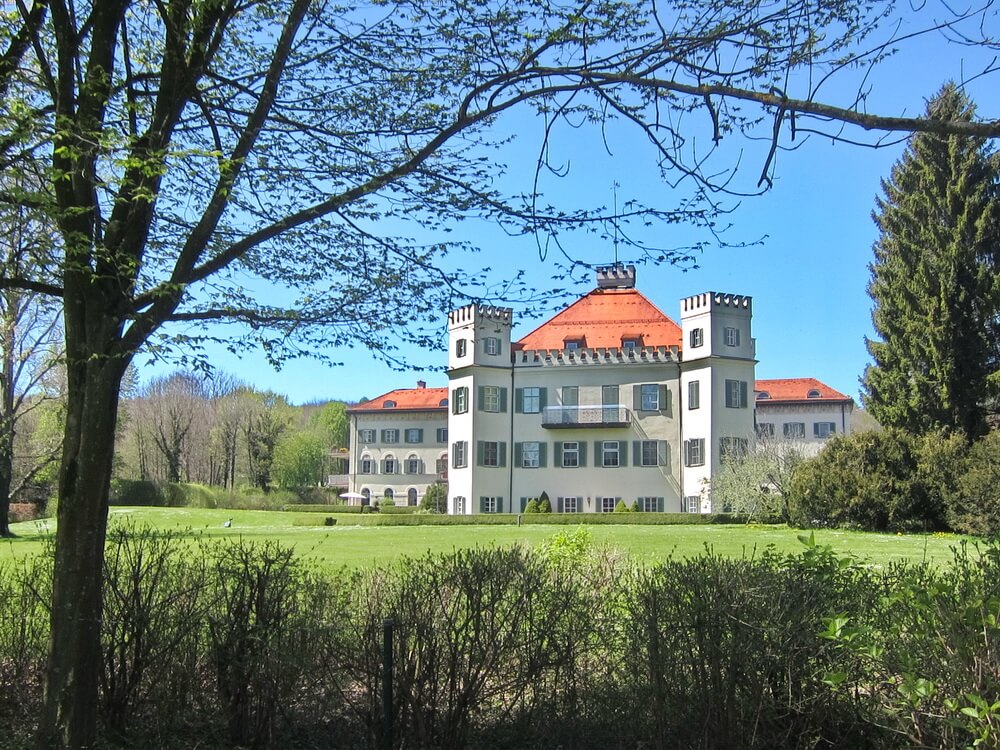 Schloss Possenhofen: einst Sommersitz der Familie von Sissi - jetzt mondäne Privatwohnlage