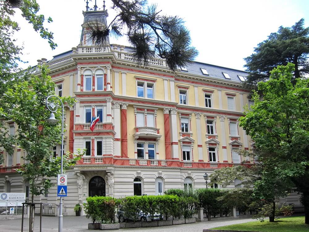 Meran - ex Hotel Kaiserhof: ehemals Logis von Sissi - heute Hotelfachschule