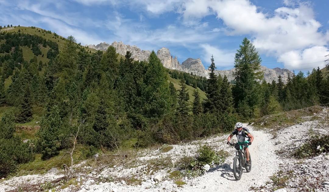 Trail vom Grödner Joch auf der Sellaronda für Mountainbiker