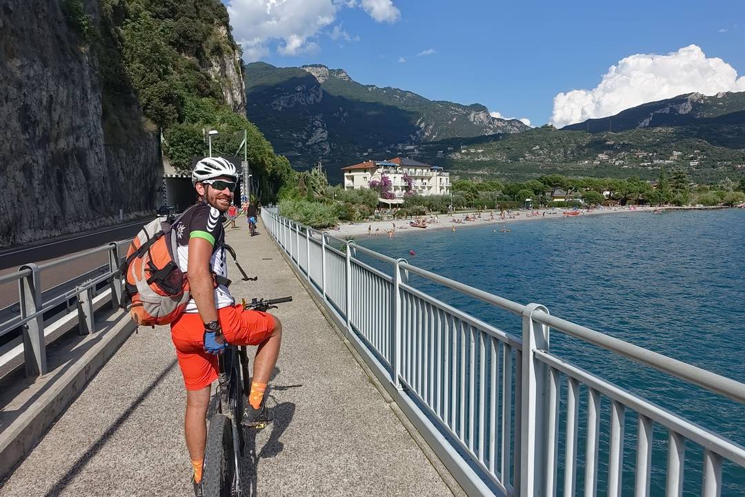 Radweg von Riva nach Torbole am Monte Brione