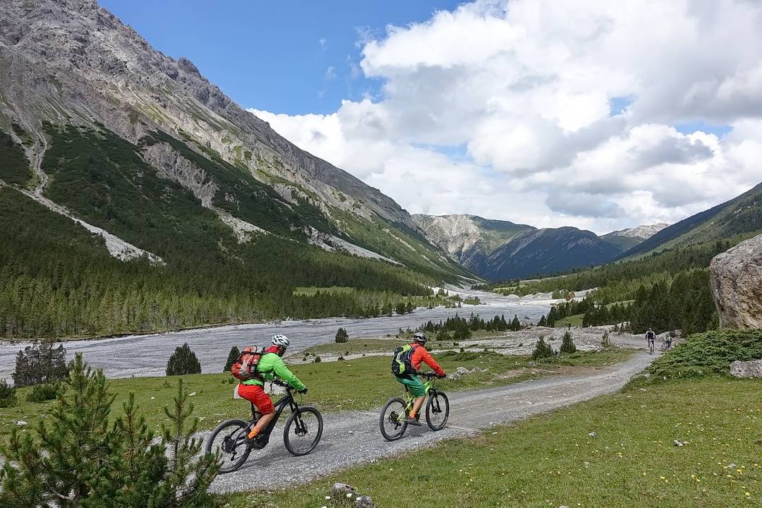 Val Mora - eines der schönsten autofreien Hochtäler in den Alpen