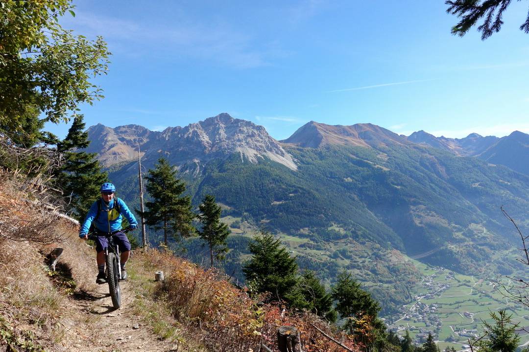 Trail nach Val mit viel Panorama zum Sassalbo