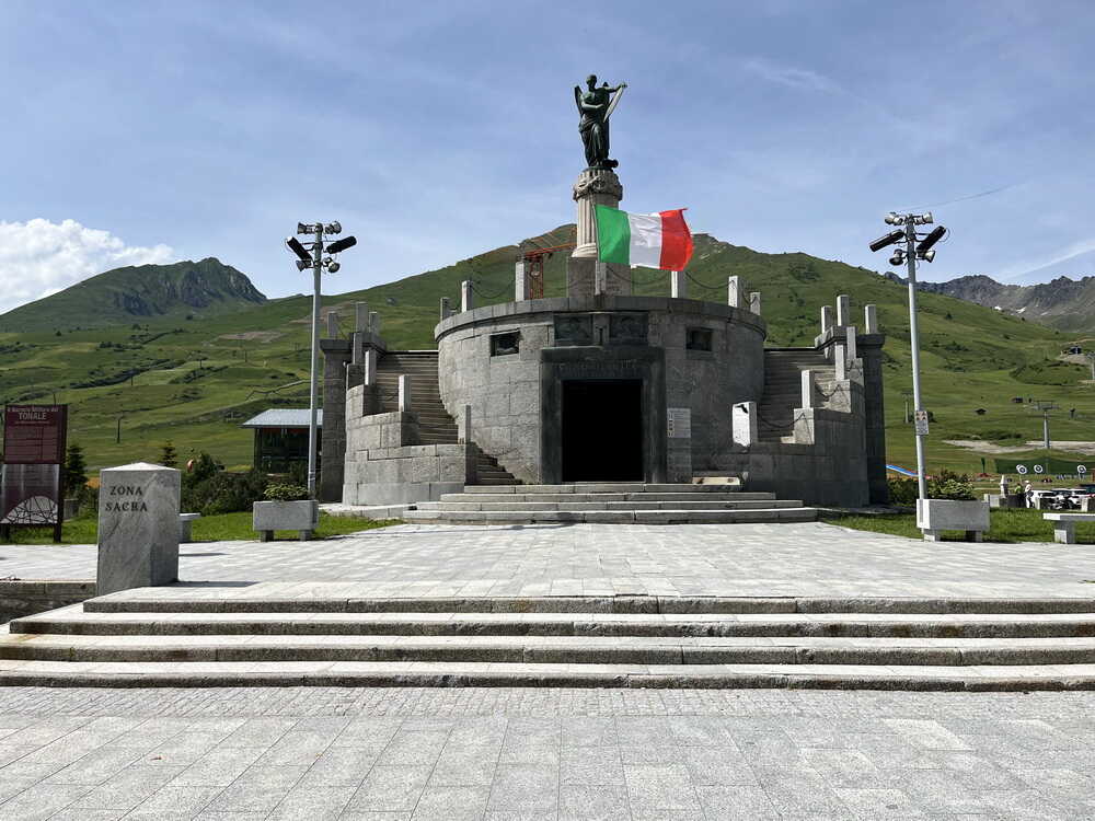 Kriegerdenkmal am Passo Tonale