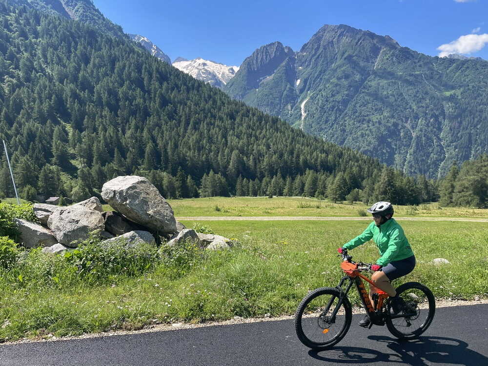 Radweg entlang der Adamello-Presanella-Gruppe